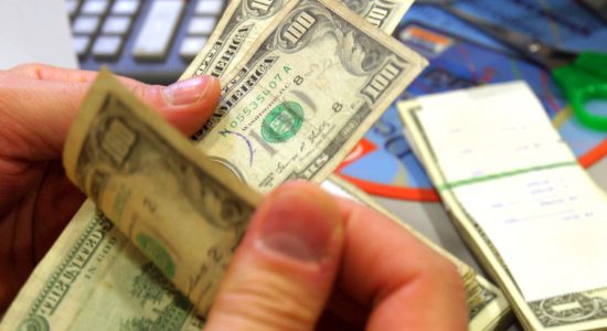 Mille dollari sul conto a tutti. Pronto al decollo l’helicopter money USA