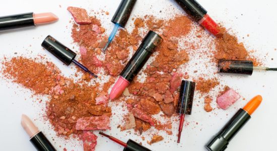 Perché è sconsigliato usare i tester cosmetici negli shop? A quali malattie si può andare incontro?