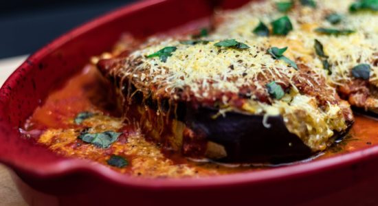 Uno dei piatti più saporiti della cucina mediterranea: le melanzane alla pizzaiola