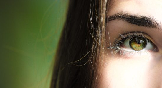 Se hai ciglia corte o troppo dritte, prova con il trattamento della laminazione delle ciglia per avere uno sguardo magnetico