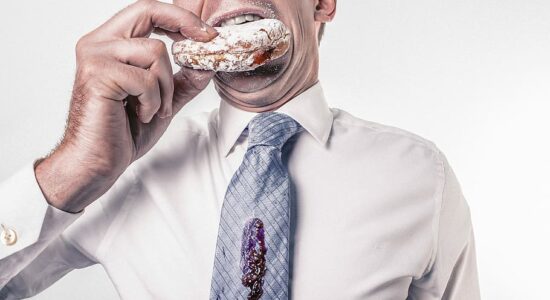 Non buttare le vecchie cravatte, dai un'occhiata a queste 5 idee per riciclarle e dagli una seconda vita