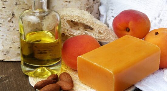 olio di mandorle per il corpo