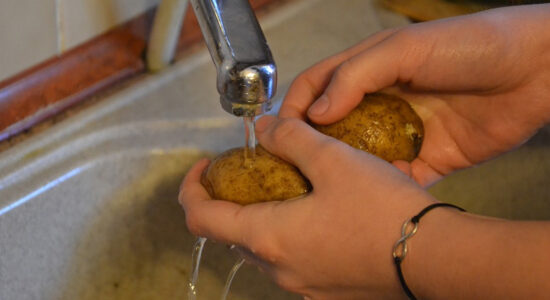 lavare le patate