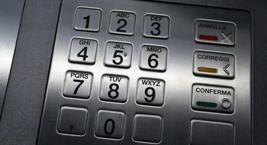 anticipo contanti allo sportello bancomat