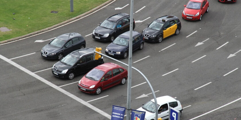 auto ferme al semaforo