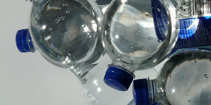 bottiglie d'acqua in plastica