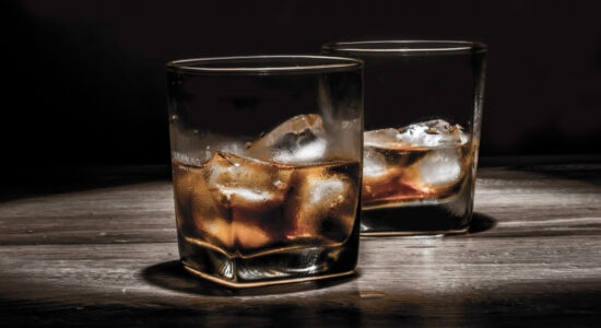 due bicchieri di cocktail