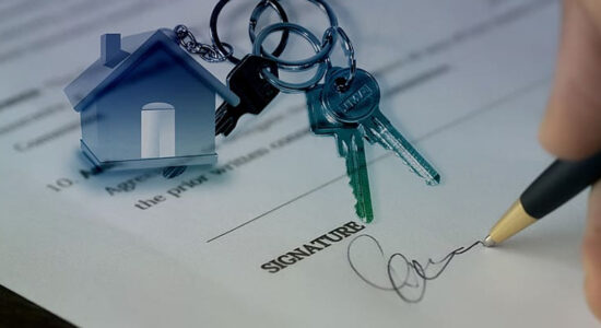 Firma del contratto di acquisto di una casa