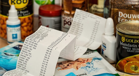 Occhio ai cartelli dei supermercati per evitare spiacevoli sorprese alla cassa