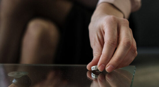 tredicesima pignorata a chi non paga il mantenimento