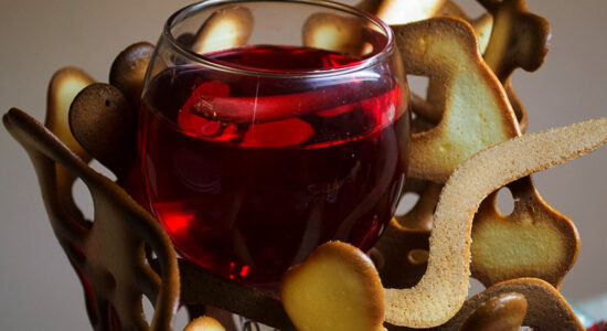 un bicchiere di vin brulé