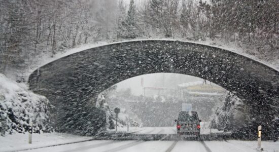 guida mentre nevica