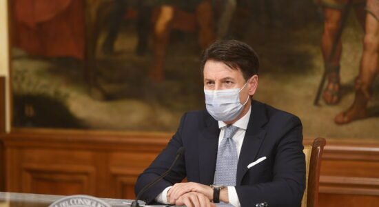 Conte presenta nuovo DPCM