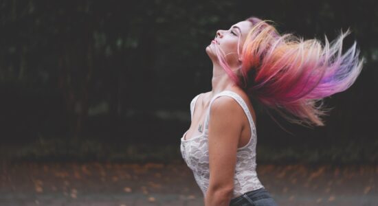 donna capelli colorati