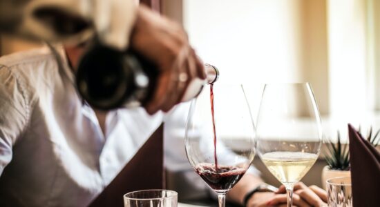 versare vino