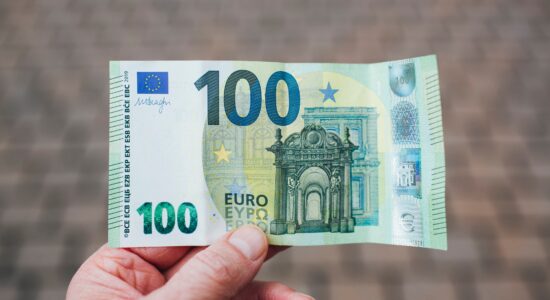 100 euro