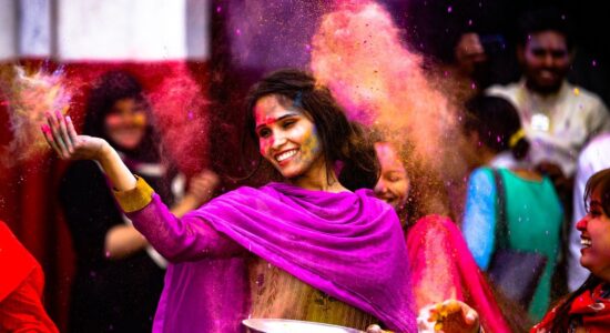 holi