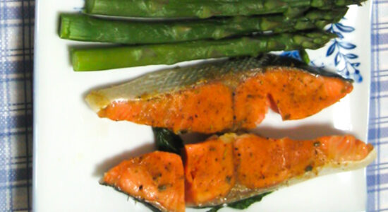 salmone e asparagi