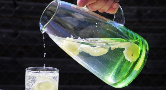 bere acqua