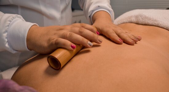 massaggio con bambù