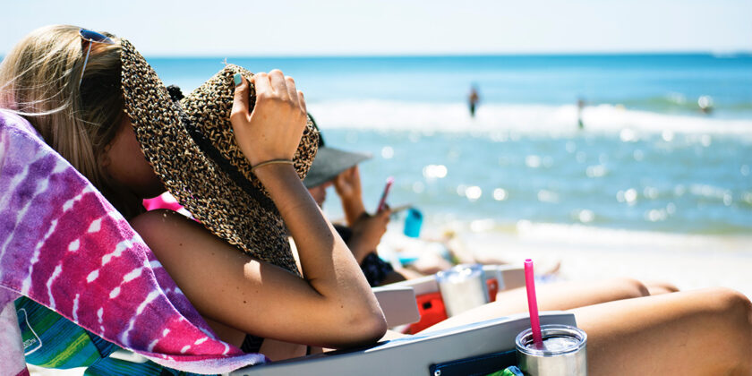 donna in spiaggia