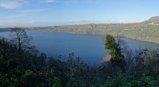 lago albano