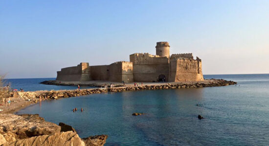 fortezza aragonese le castella