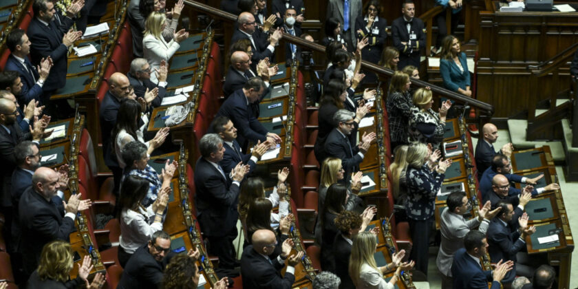 università