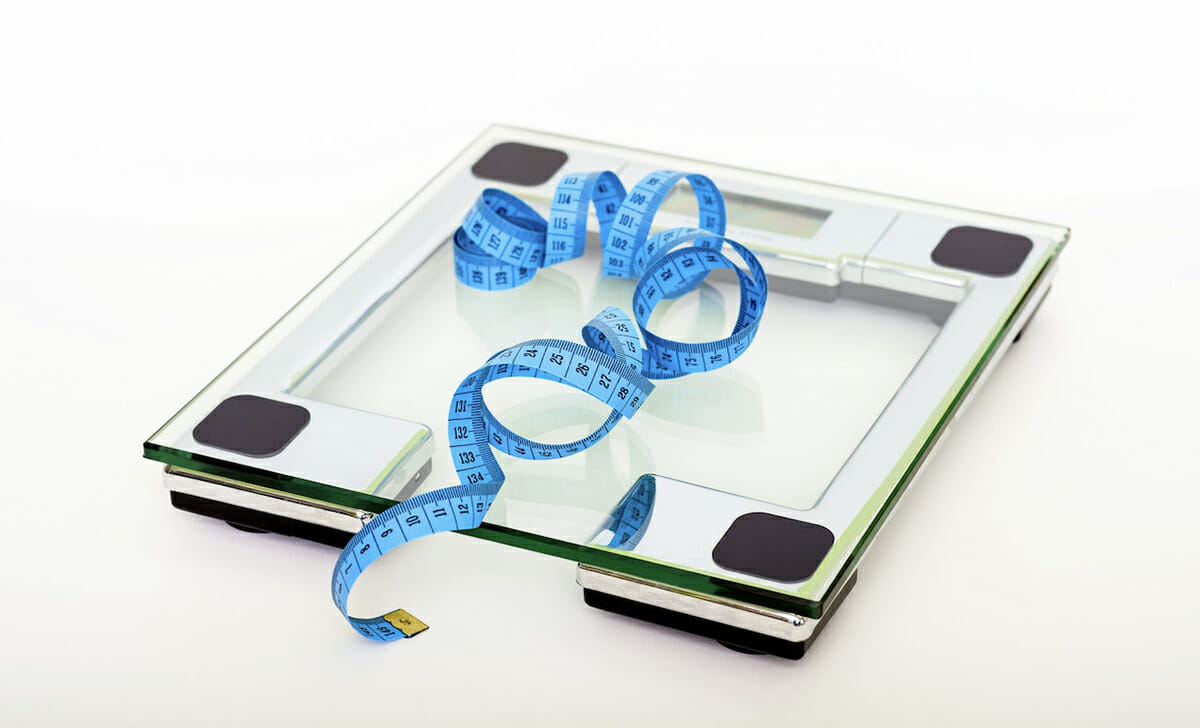 Ad incidere sulla linea sono i regimi alimentari sbagliati mantenuti nel lungo-medio periodo e non le abbuffate occasionali
