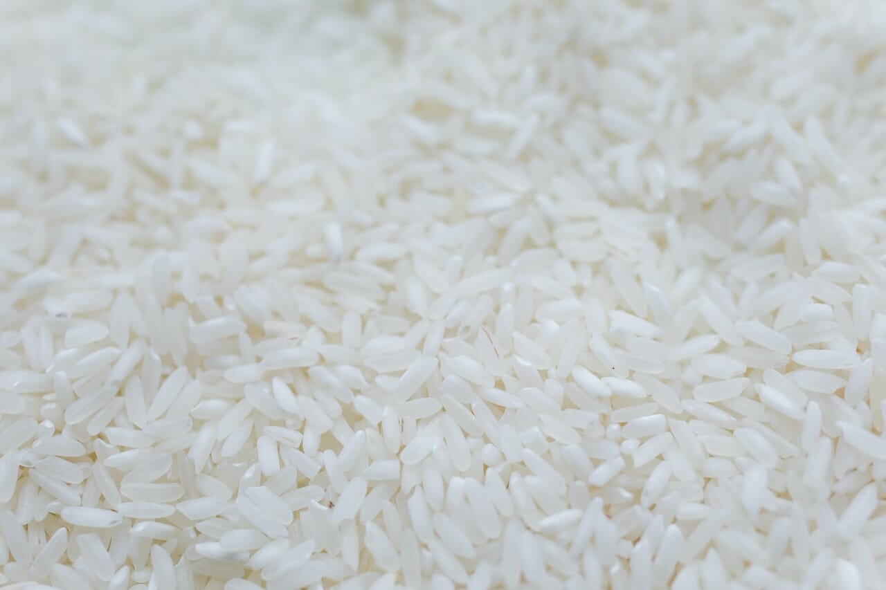 Aggiungere 240 grammi di riso