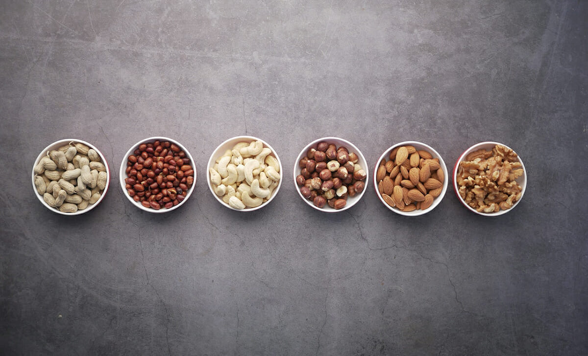 Al posto della granella di nocciole, possiamo utilizzare anche nelle noci tritate oppure delle mandorle