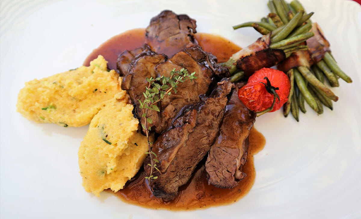 Alla carne si abbina meglio la farina bramata e cremosa
