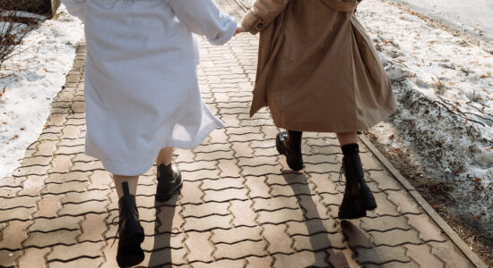 Anfibi e cappotto sono i capi dell'inverno