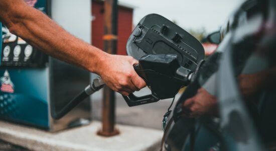 Benzina e diesel insieme a luce e gas