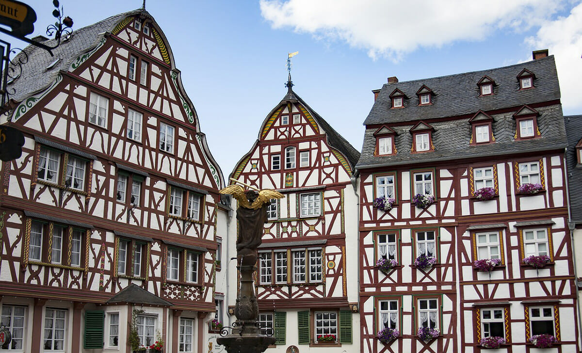 Bernkastel è un piccolo paese che sembra uscito da un libro delle favole