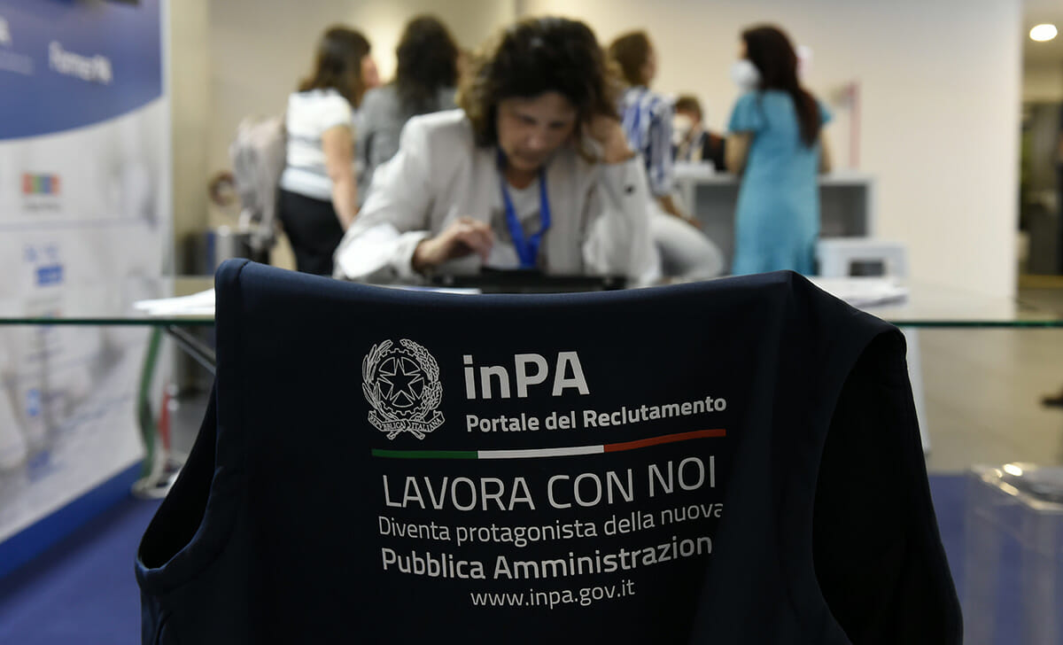 Ci si può candidare solo online accedendo al sito inPA