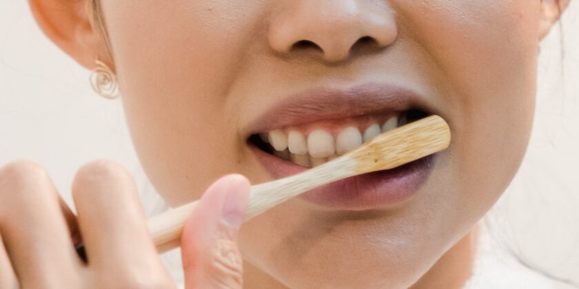 Come rimuovere il tartaro e avere i denti bianchi