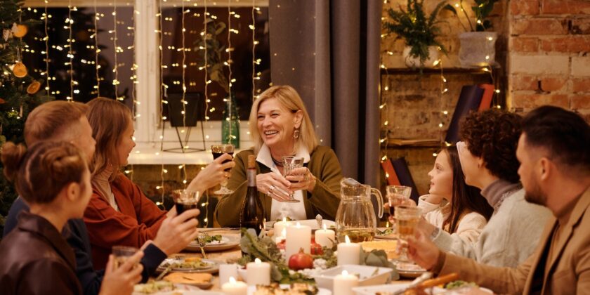 Cosa portare a cena dai suoceri a Natale-proiezionidiborsa.it