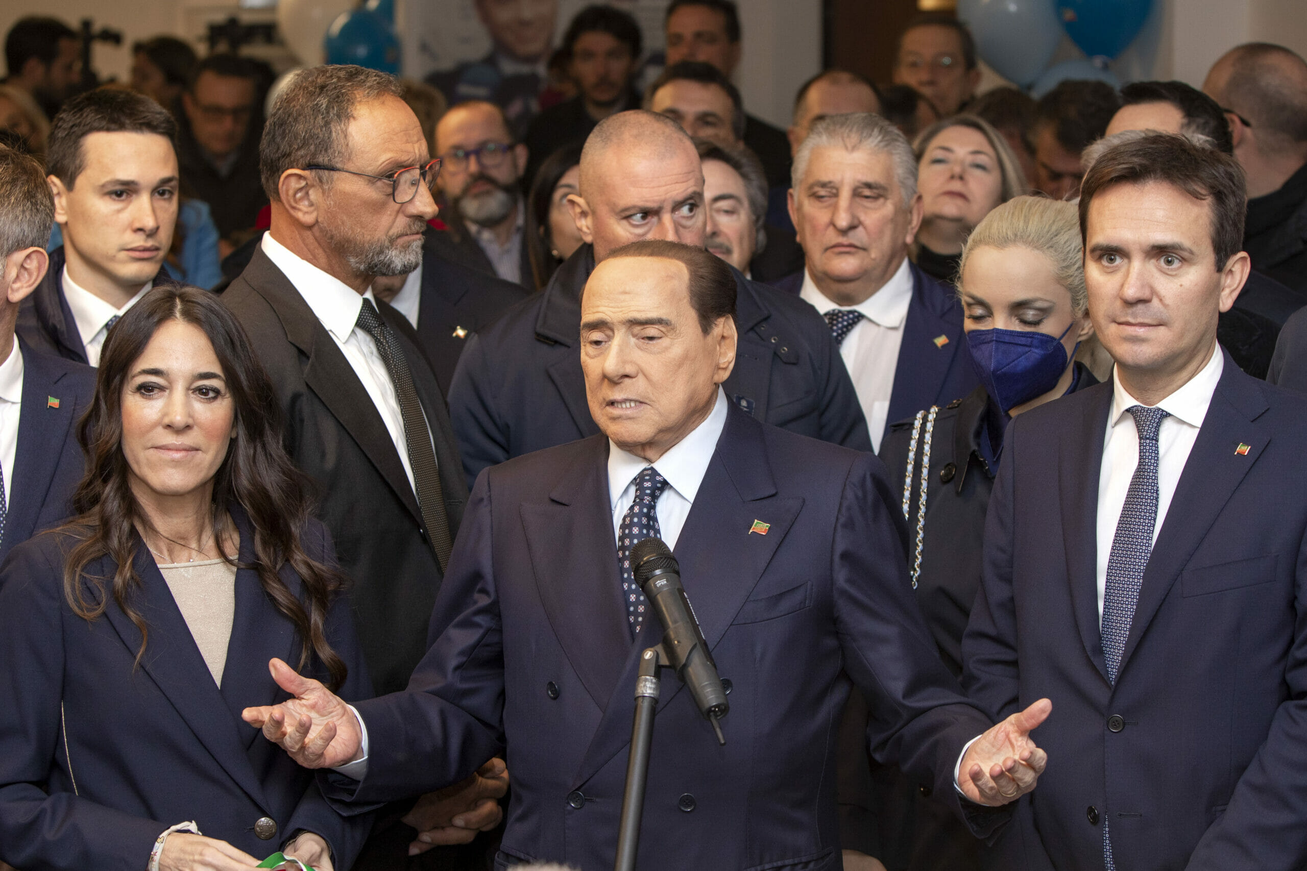Dal 2024 il reddito di cittadinanza sparirà