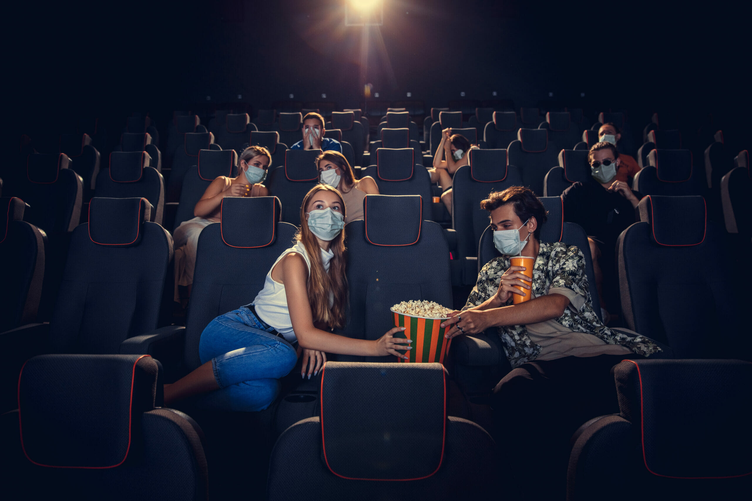 Dopo il grande pranzo di Natale potrebbe essere una splendida idea andare a vedere qualche film al cinema