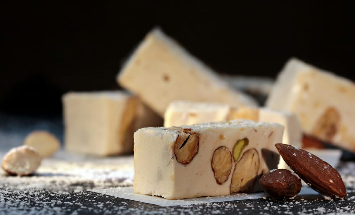 È proprio a Cremona che, secondo la leggenda, nacque il celeberrimo torrone