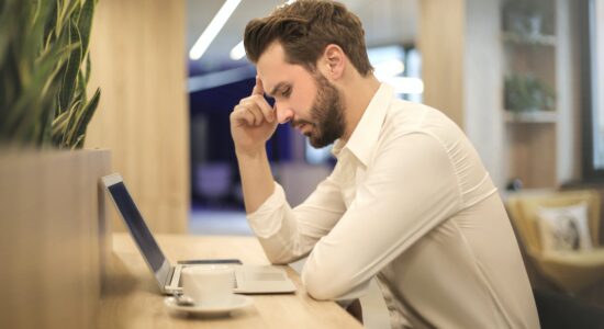 Ecco dopo quante ore al giorno stare seduti può diventare pericoloso-proiezionidiborsa.it