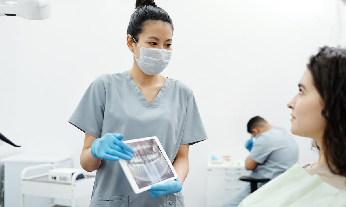 Farsi fare una copia della cartella, comprese le radiografie e i referti