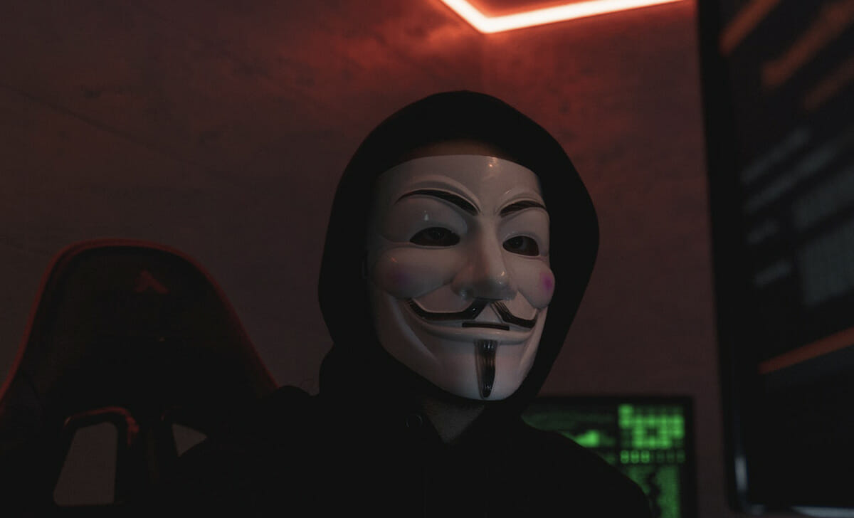 Gli hacker rubano contatti e dati sensibili