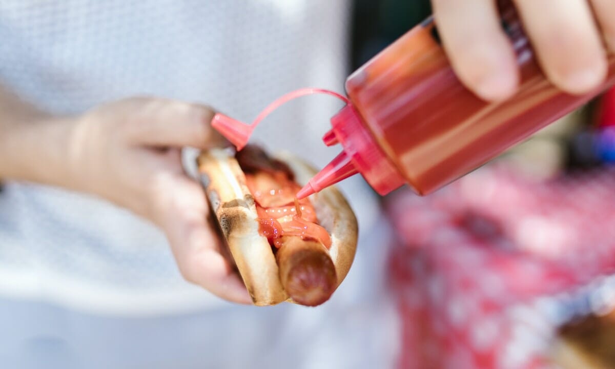Il cibo spazzatura può causare indigestione
