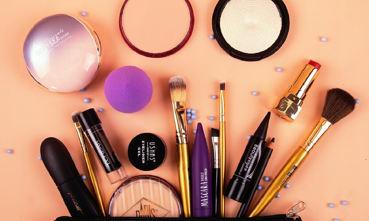 Il rossetto ha la precedenza sul resto del make up