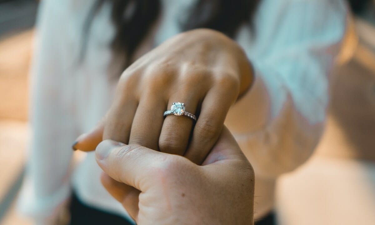 Il solitario è l'anello di fidanzamento per eccellenza