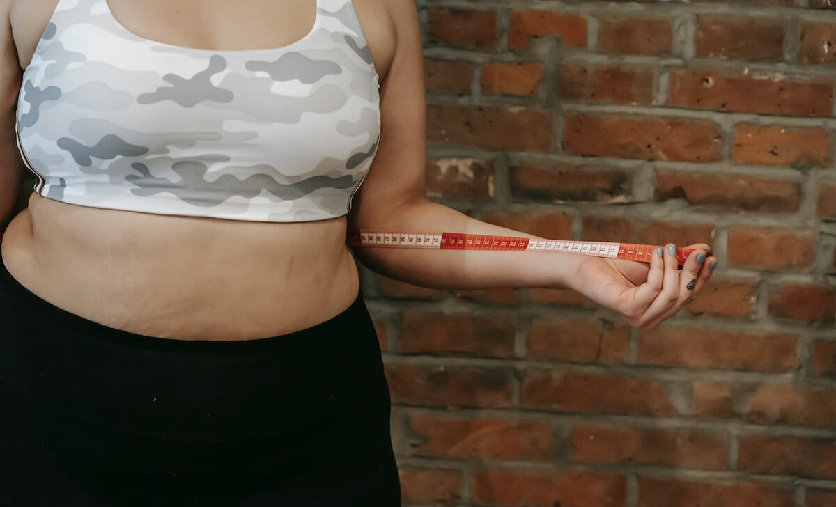 Il tasso di obesità nelle donne è leggermente inferiore rispetto a quello negli uomini