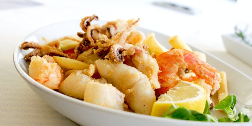 Il trucchetto che pochi ammettono di usare per il fritto misto di pesce