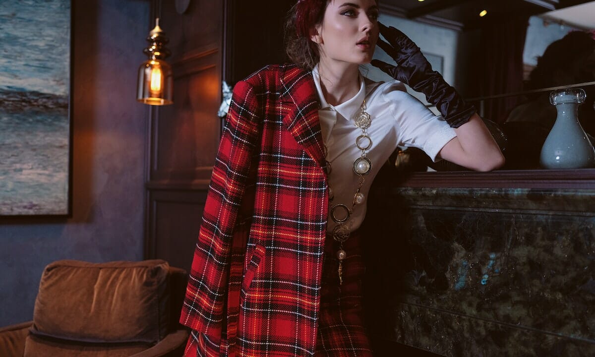 Indossiamo abiti con fantasia tartan